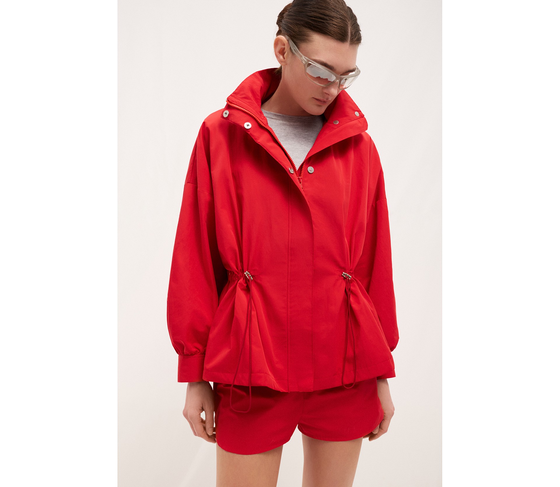 КУРТКА НЕЙЛОНОВАЯ С КАПЮШОНОМ