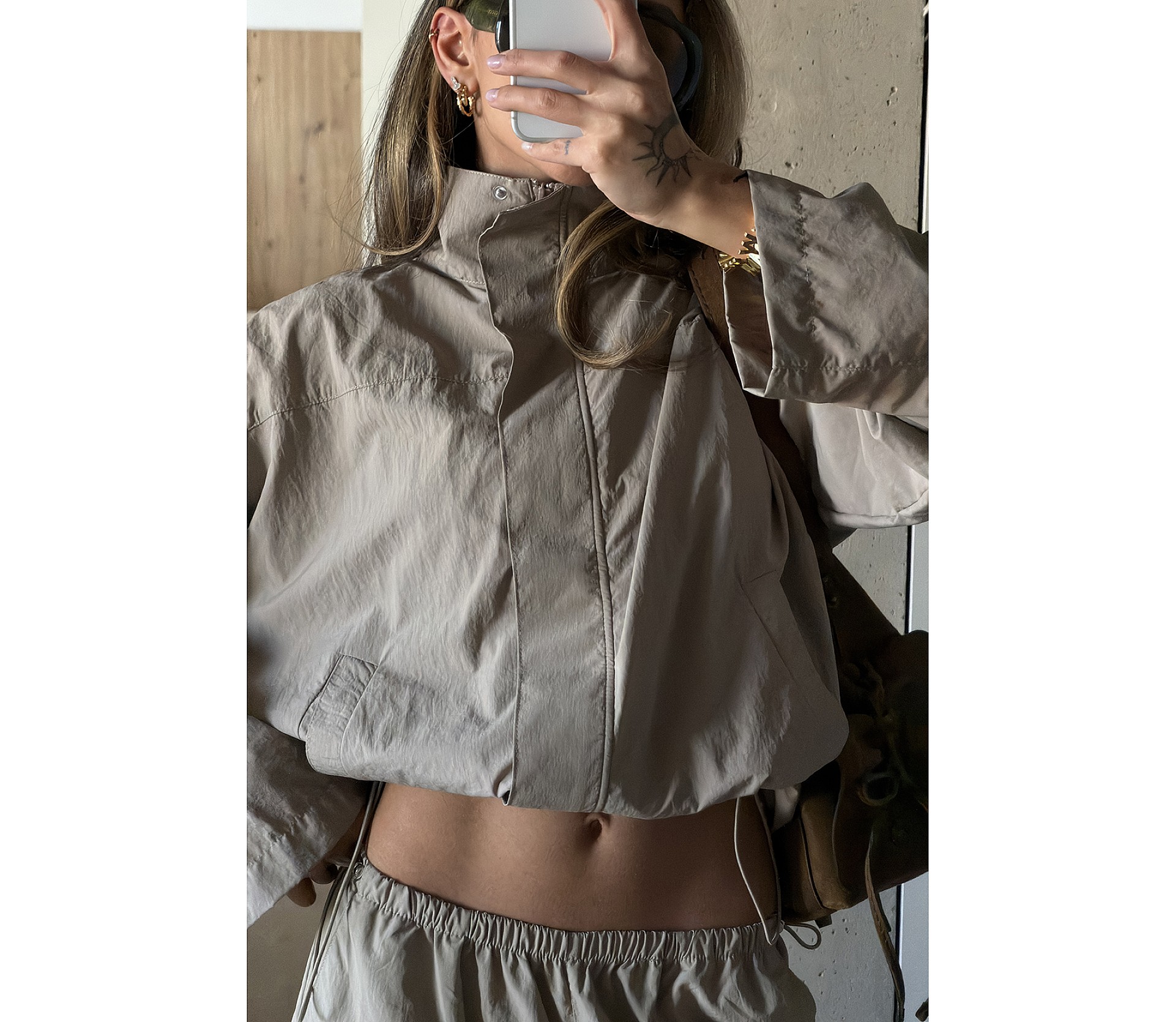 КУРТКА НЕЙЛОНОВА НА БЛИСКАВЦІ