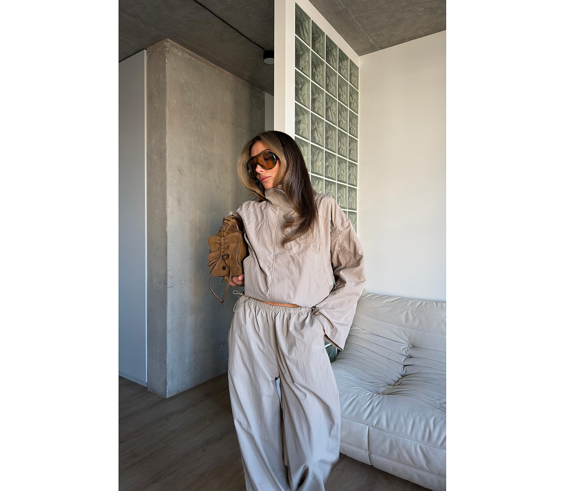 КУРТКА НЕЙЛОНОВА НА БЛИСКАВЦІ