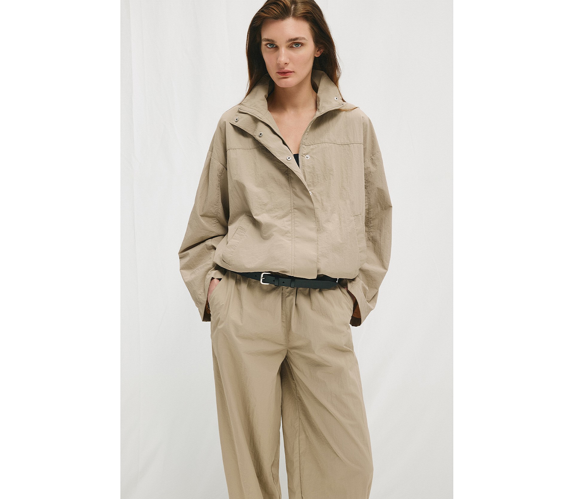 КУРТКА НЕЙЛОНОВА НА БЛИСКАВЦІ