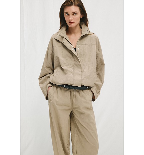 КУРТКА НЕЙЛОНОВА НА БЛИСКАВЦІ