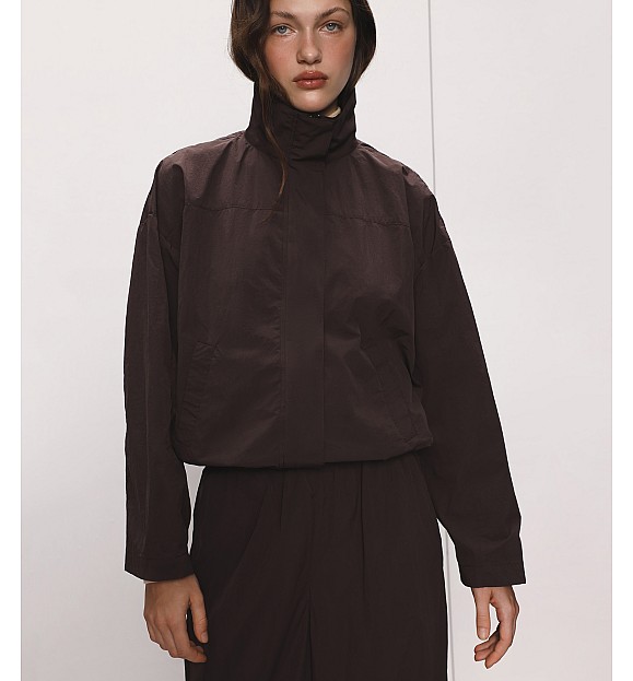 КУРТКА НЕЙЛОНОВА НА БЛИСКАВЦІ