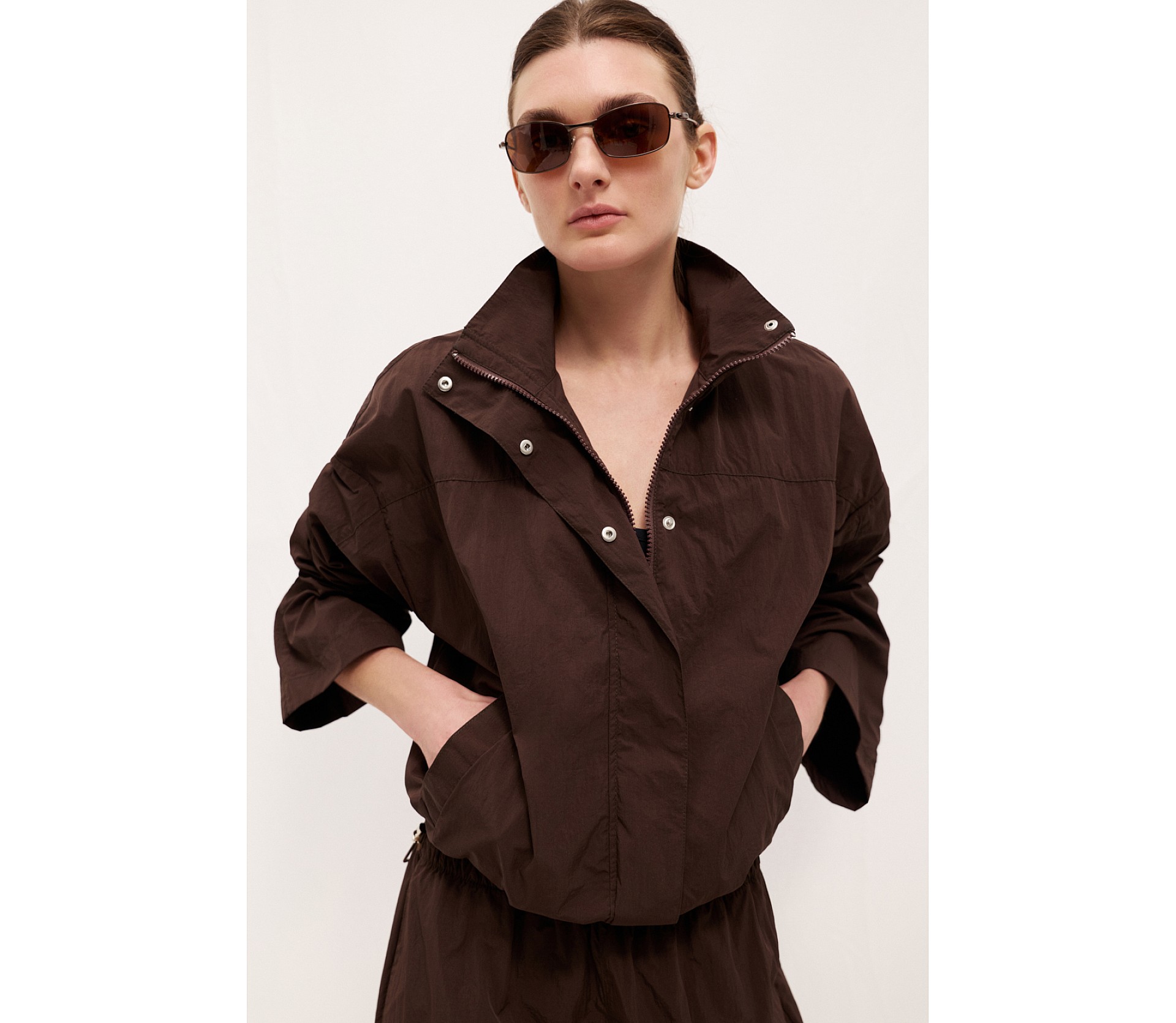 КУРТКА НЕЙЛОНОВА НА БЛИСКАВЦІ