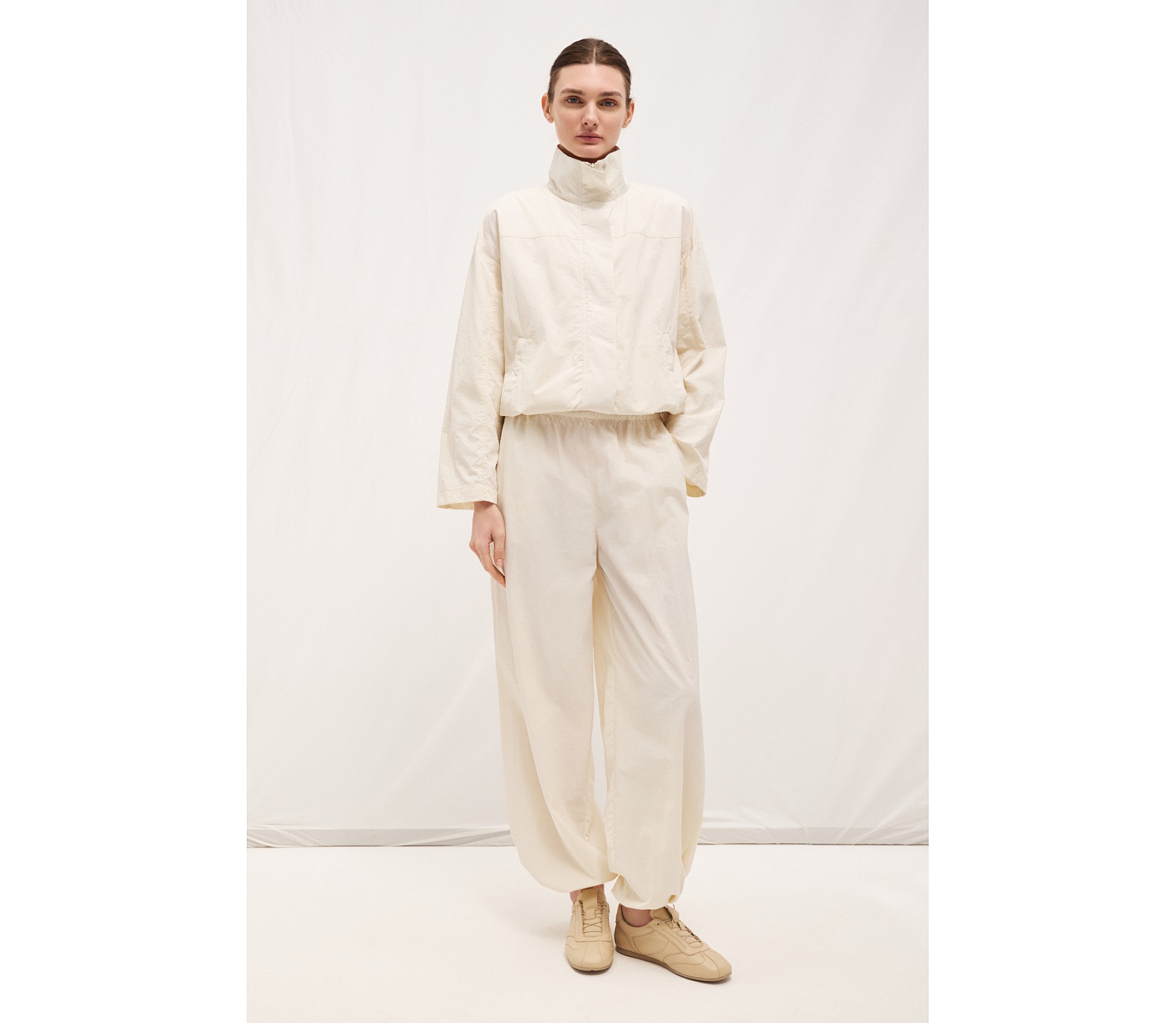 КУРТКА НЕЙЛОНОВА НА БЛИСКАВЦІ