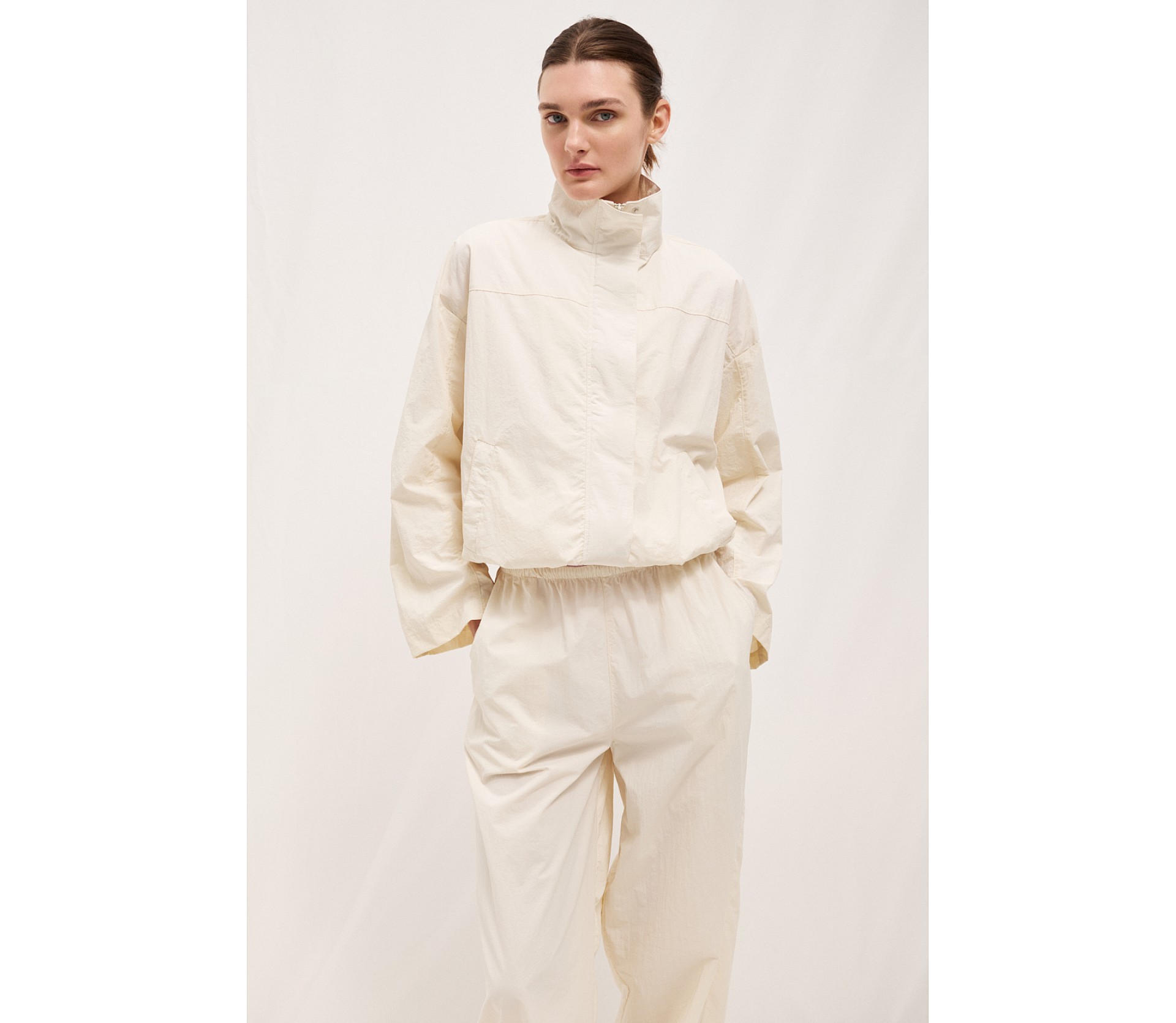 КУРТКА НЕЙЛОНОВА НА БЛИСКАВЦІ