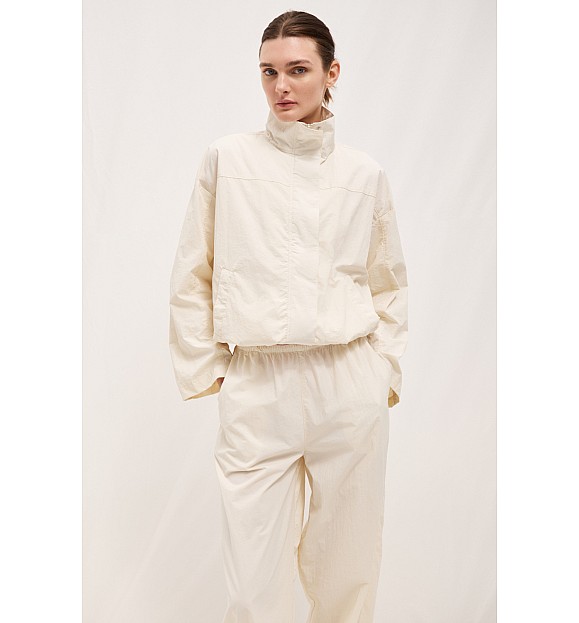 КУРТКА НЕЙЛОНОВА НА БЛИСКАВЦІ