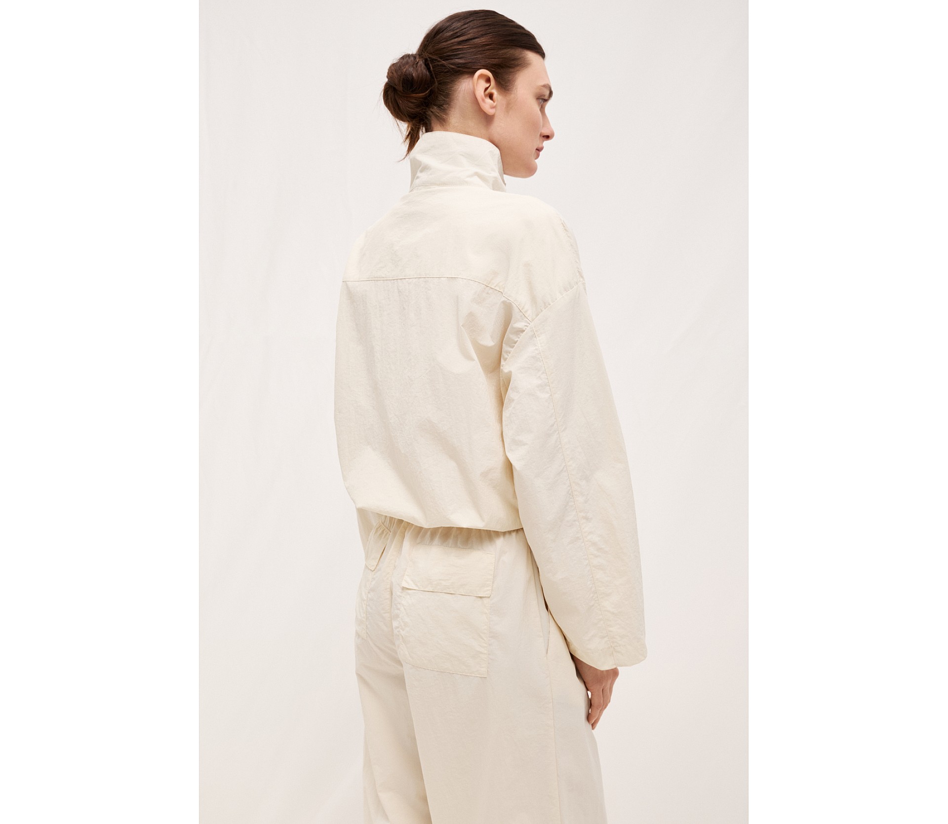 КУРТКА НЕЙЛОНОВА НА БЛИСКАВЦІ