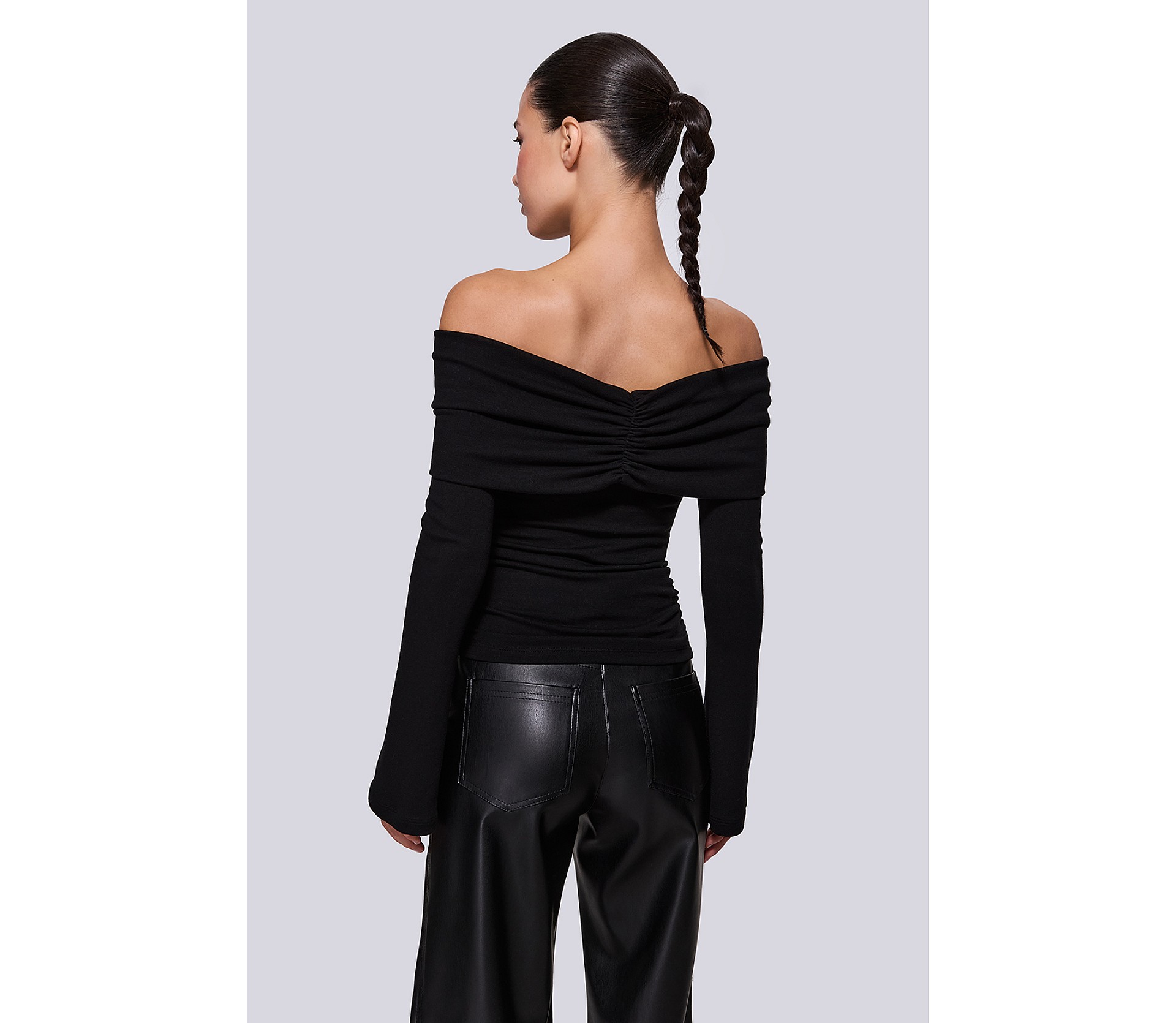 ТОП З ВІДКРИТИМИ ПЛЕЧИМА