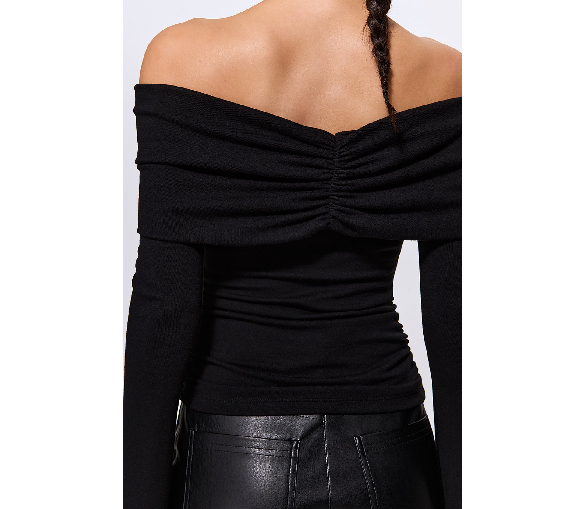 ТОП З ВІДКРИТИМИ ПЛЕЧИМА