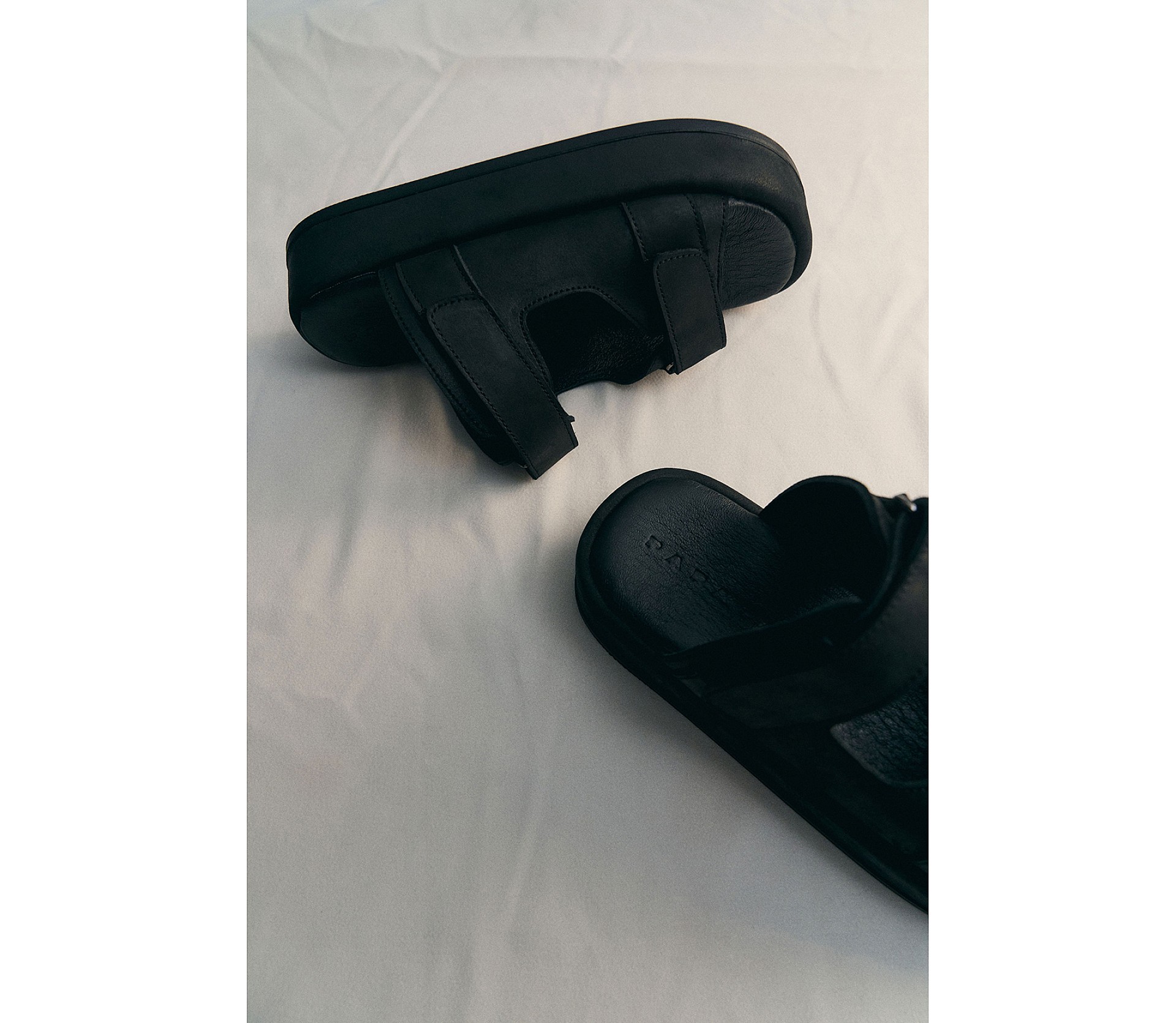 САНДАЛІ НА ПЛАТФОРМІ