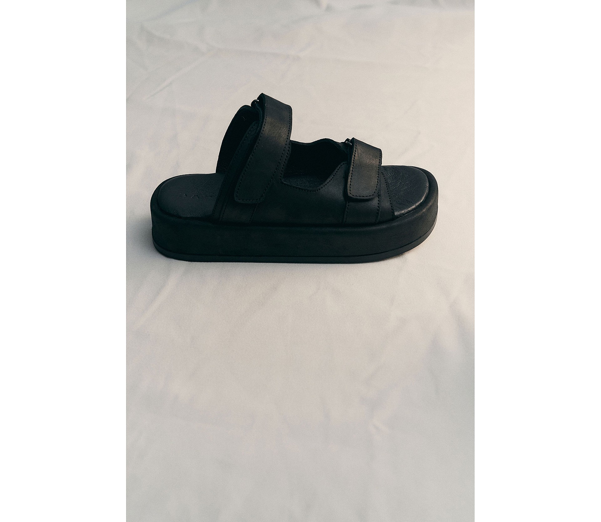 САНДАЛІ НА ПЛАТФОРМІ