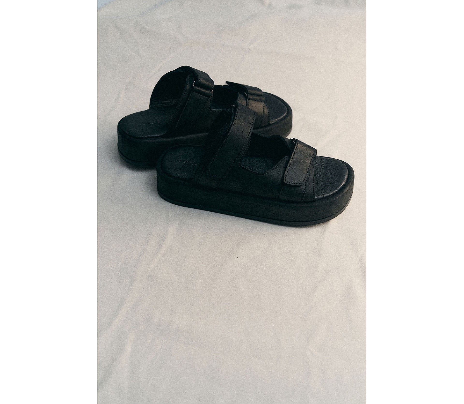 САНДАЛІ НА ПЛАТФОРМІ