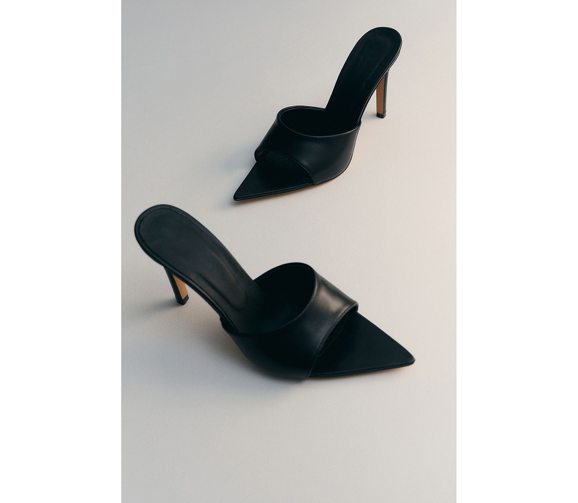 МЮЛІ НА ВИСОКИХ ПІДБОРАХ