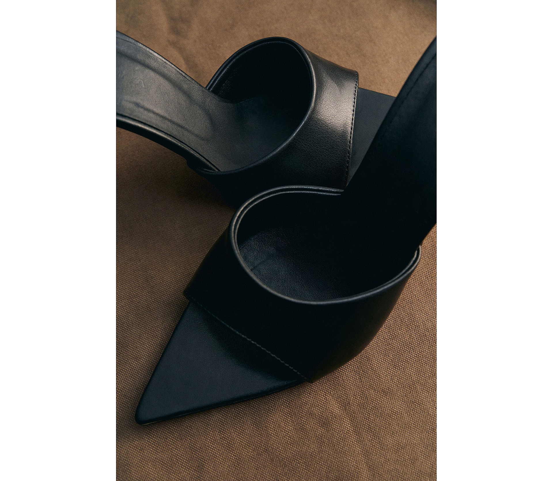 МЮЛІ НА ВИСОКИХ ПІДБОРАХ