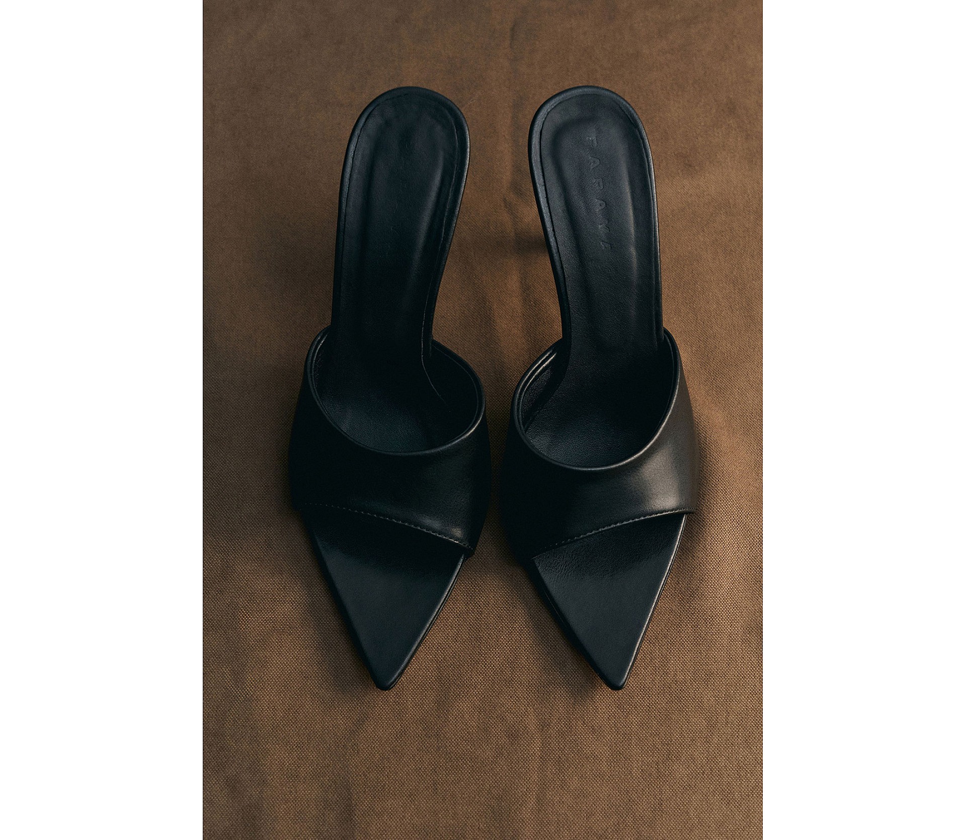 МЮЛІ НА ВИСОКИХ ПІДБОРАХ