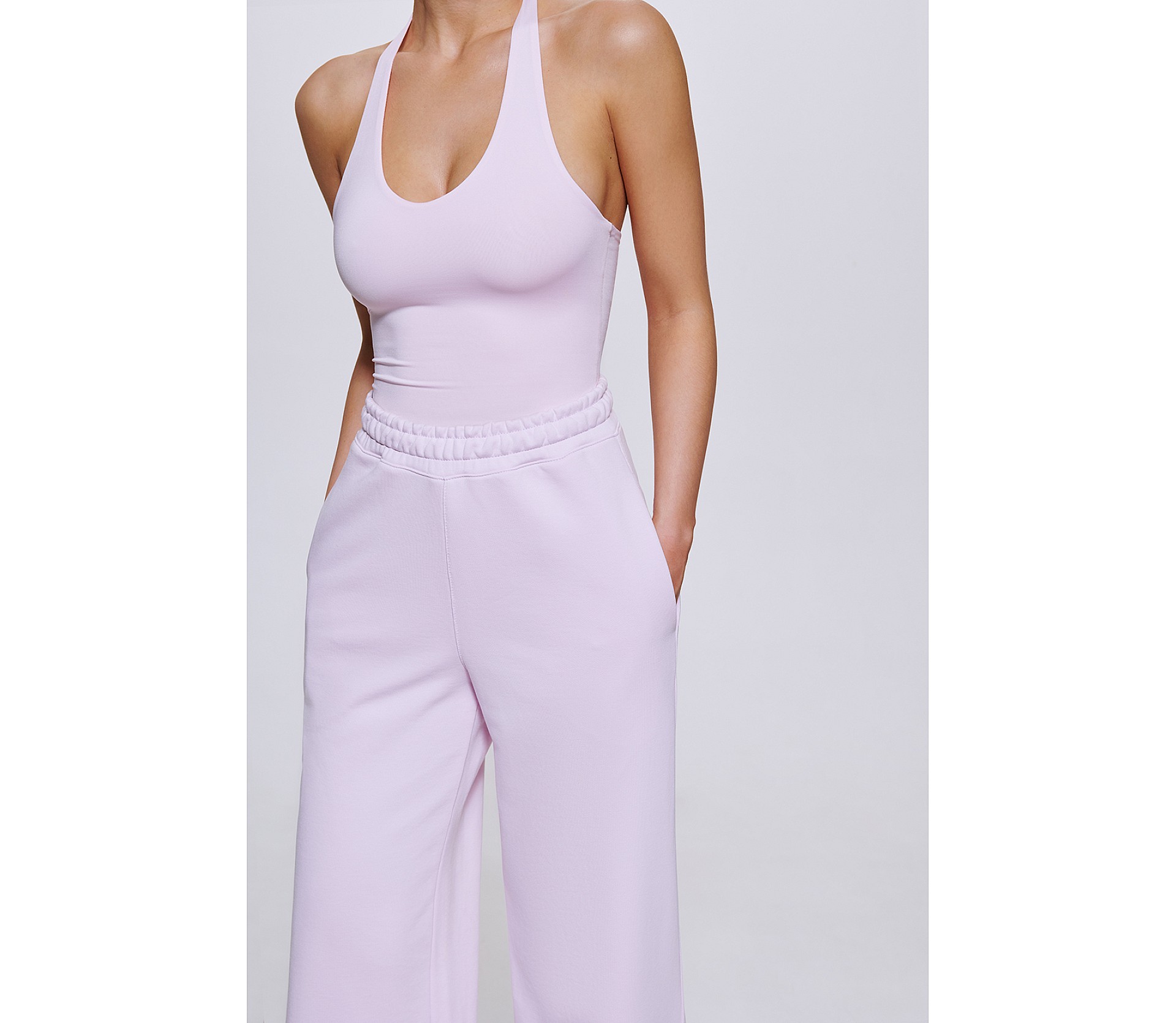 БОДІ З V-ПОДІБНИМ ВИРІЗОМ