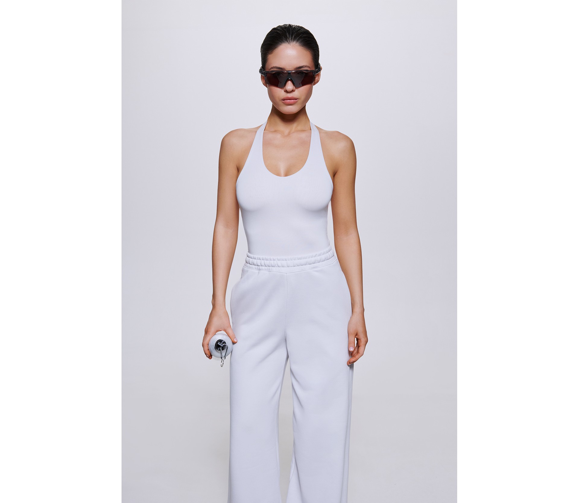 БОДІ З V-ПОДІБНИМ ВИРІЗОМ