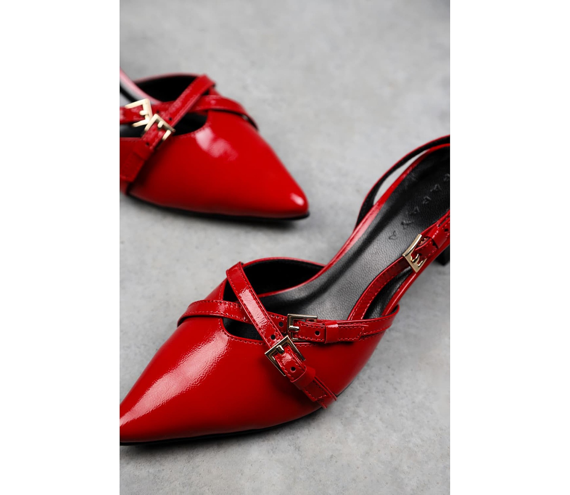 СЛІНГБЕКИ З РЕМІНЦЯМИ