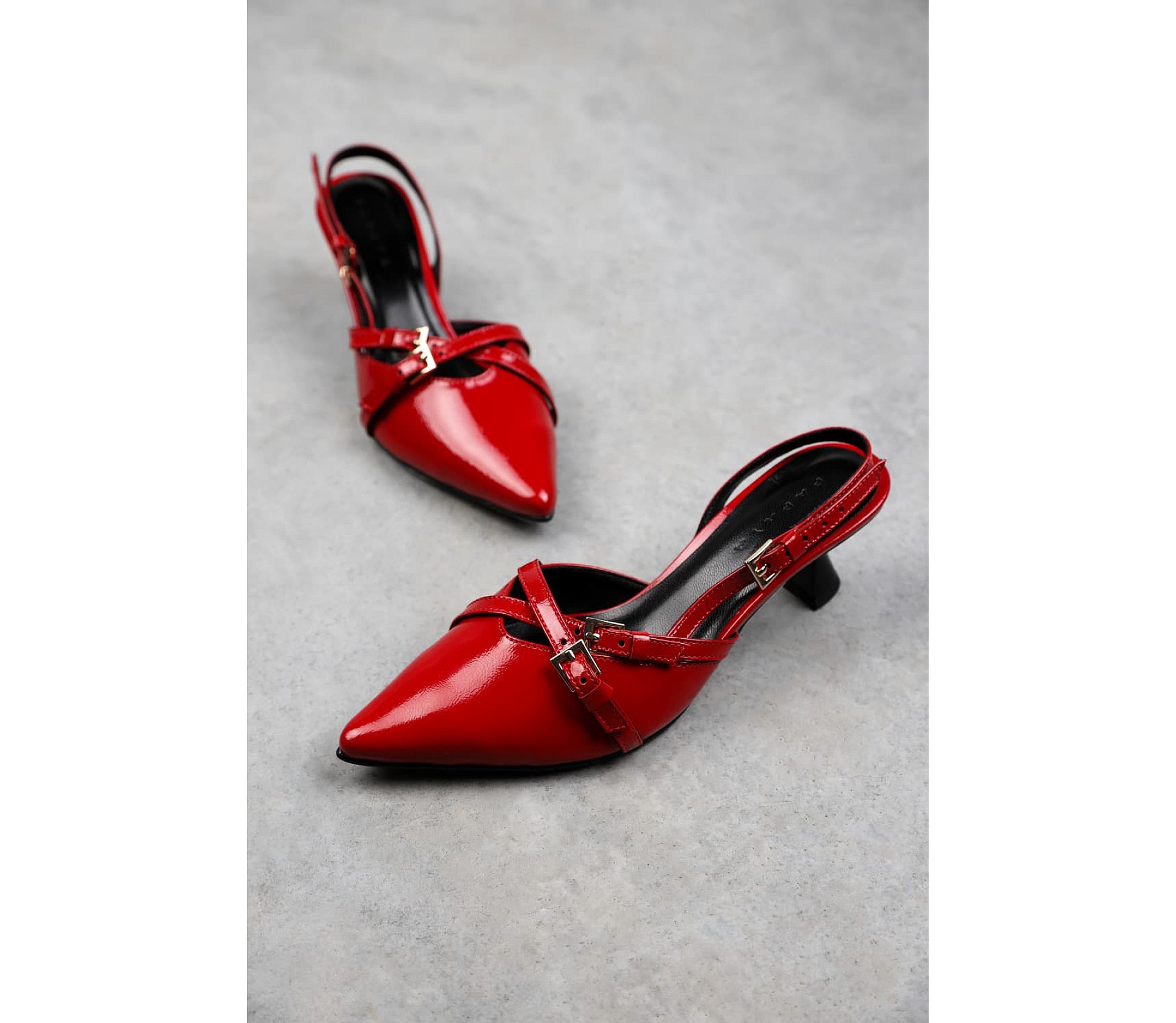 СЛІНГБЕКИ З РЕМІНЦЯМИ