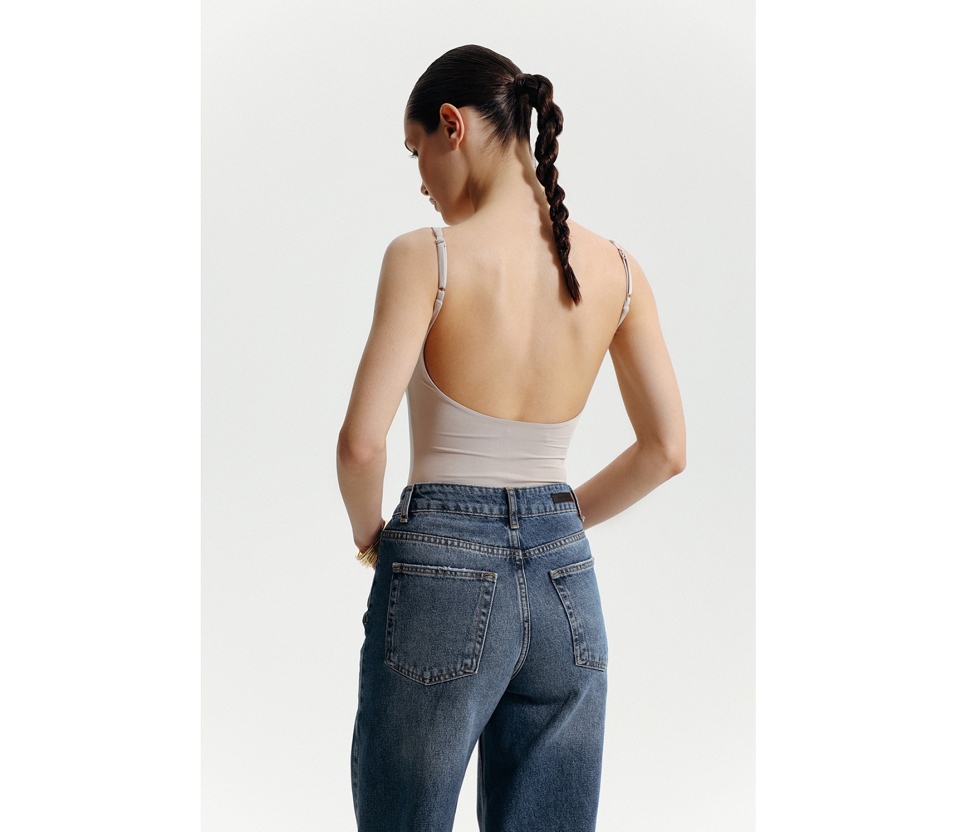 БОДІ З РЕГУЛЬОВАНИМИ БРЕТЕЛЯМИ