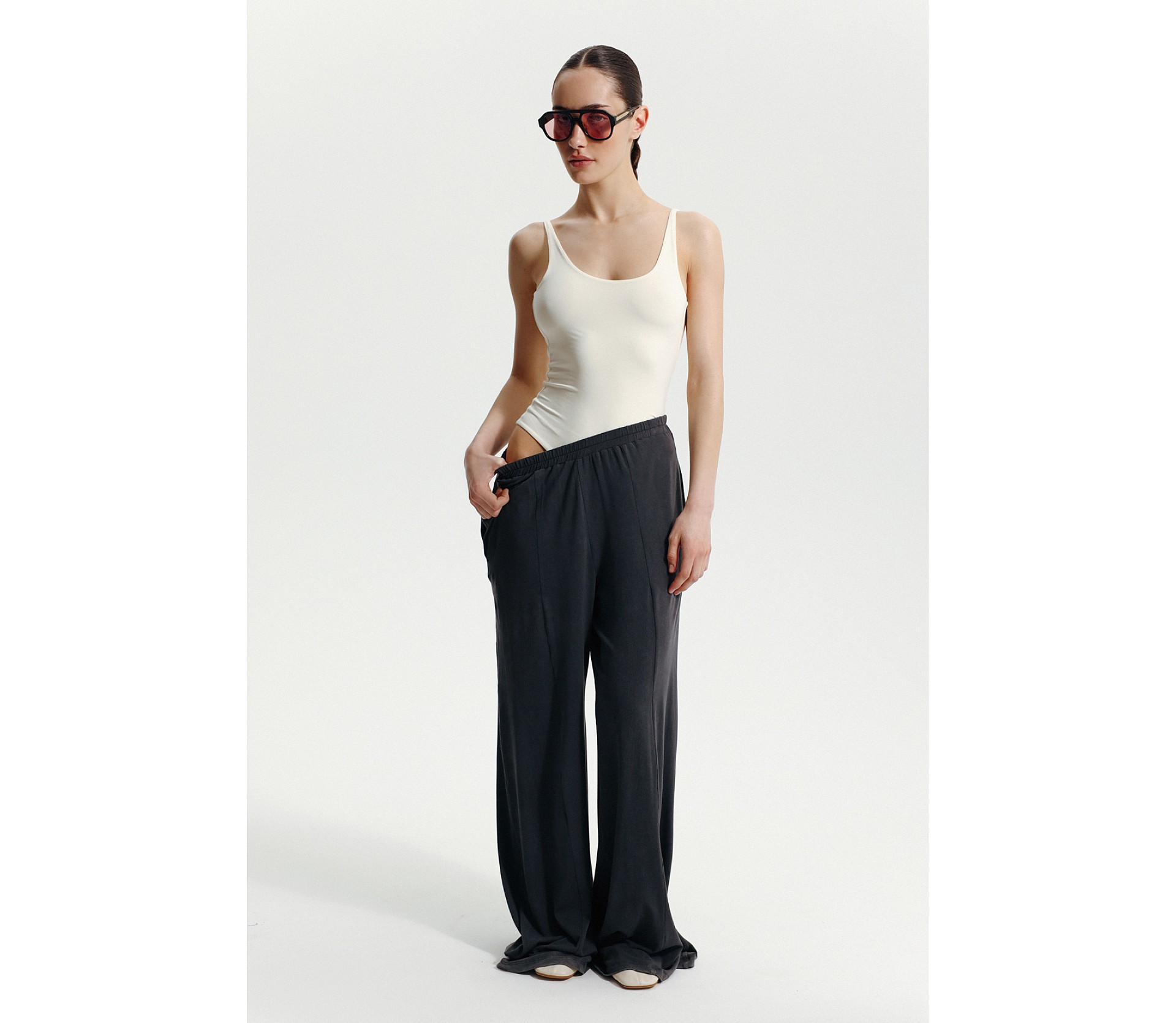 БОДІ З РЕГУЛЬОВАНИМИ БРЕТЕЛЯМИ