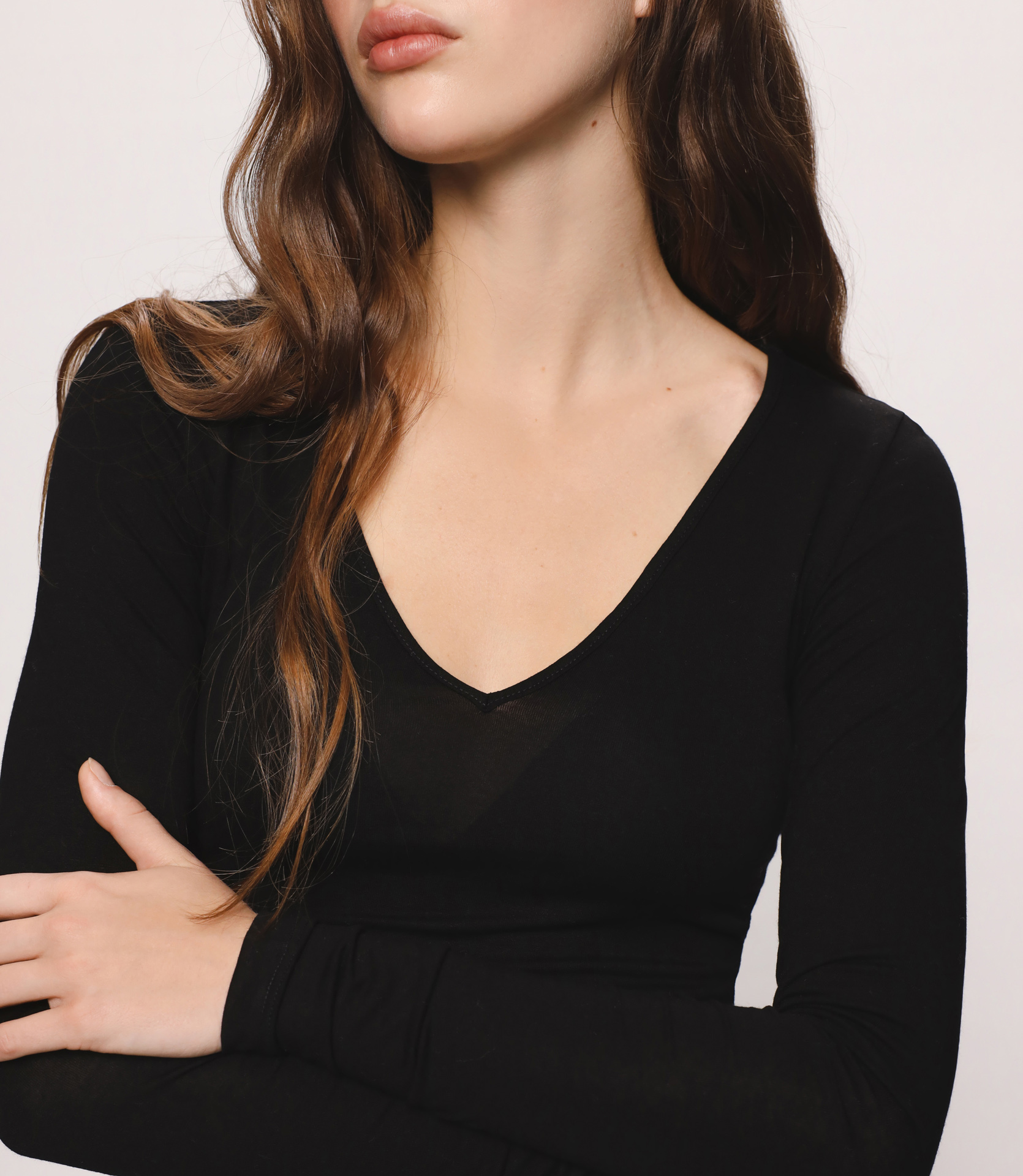 ДЖЕМПЕР З V-ПОДІБНИМ ВИРІЗОМ