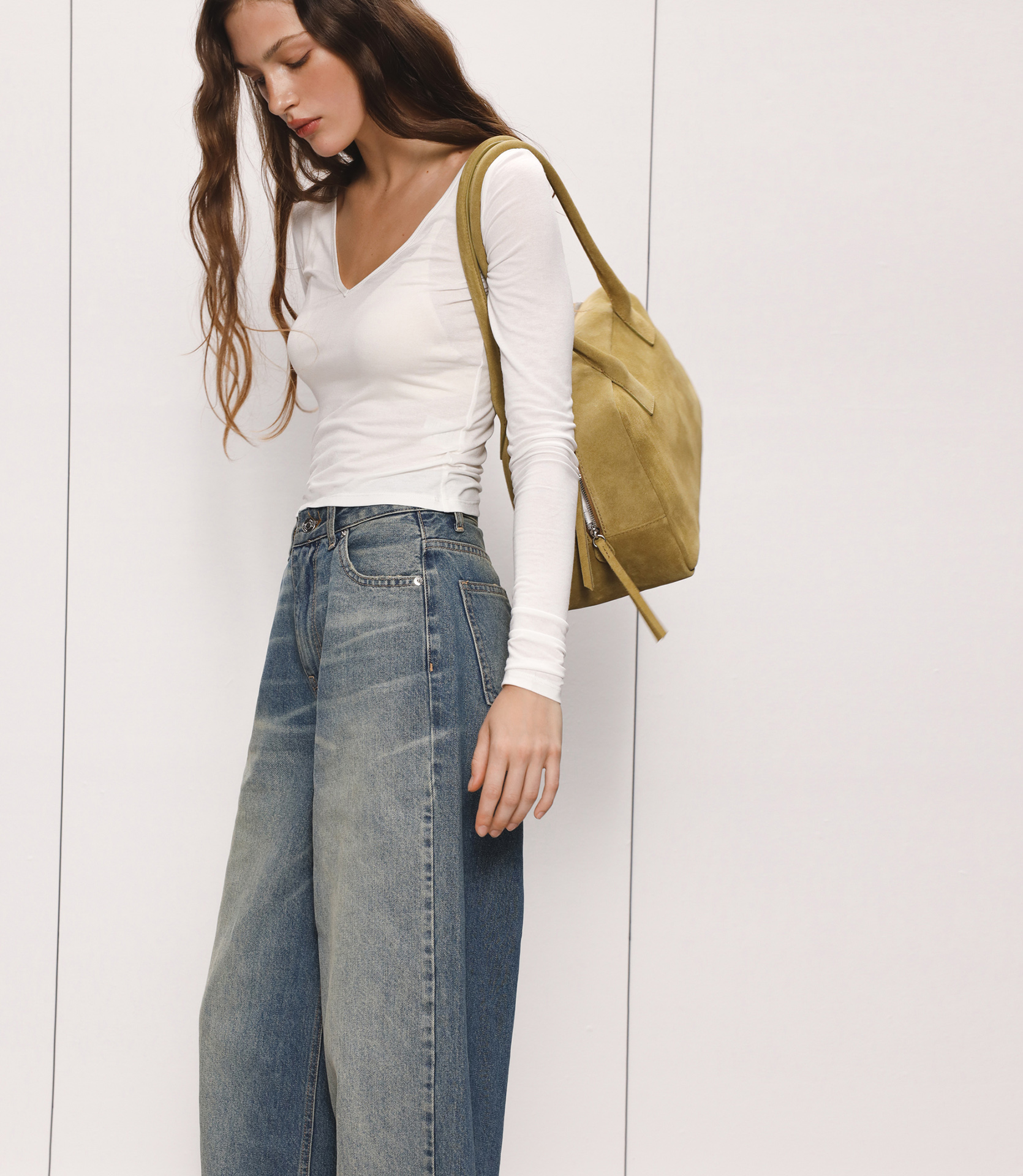 ДЖЕМПЕР З V-ПОДІБНИМ ВИРІЗОМ