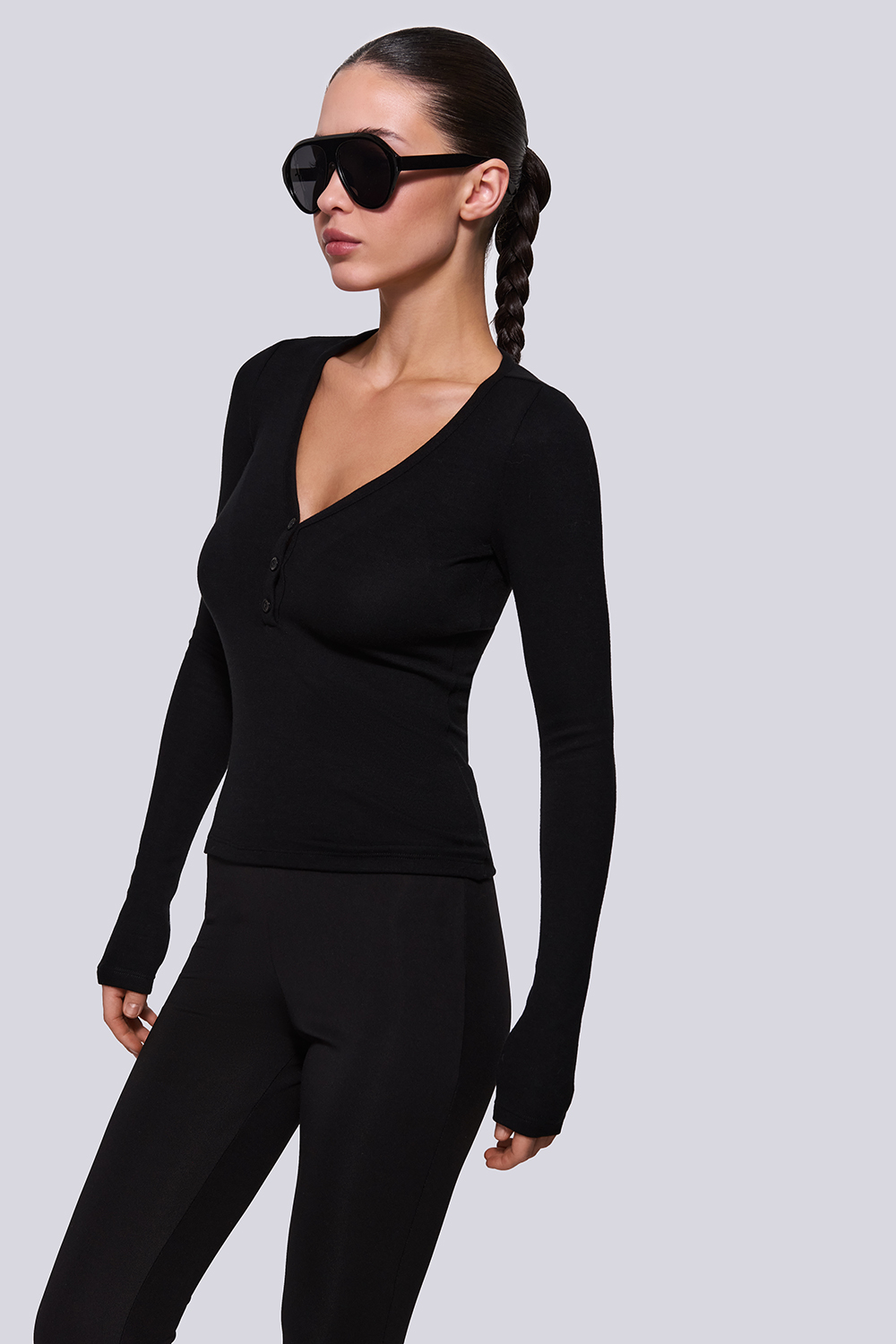 ТОП ІЗ V-ПОДІБНИМ ВИРІЗОМ