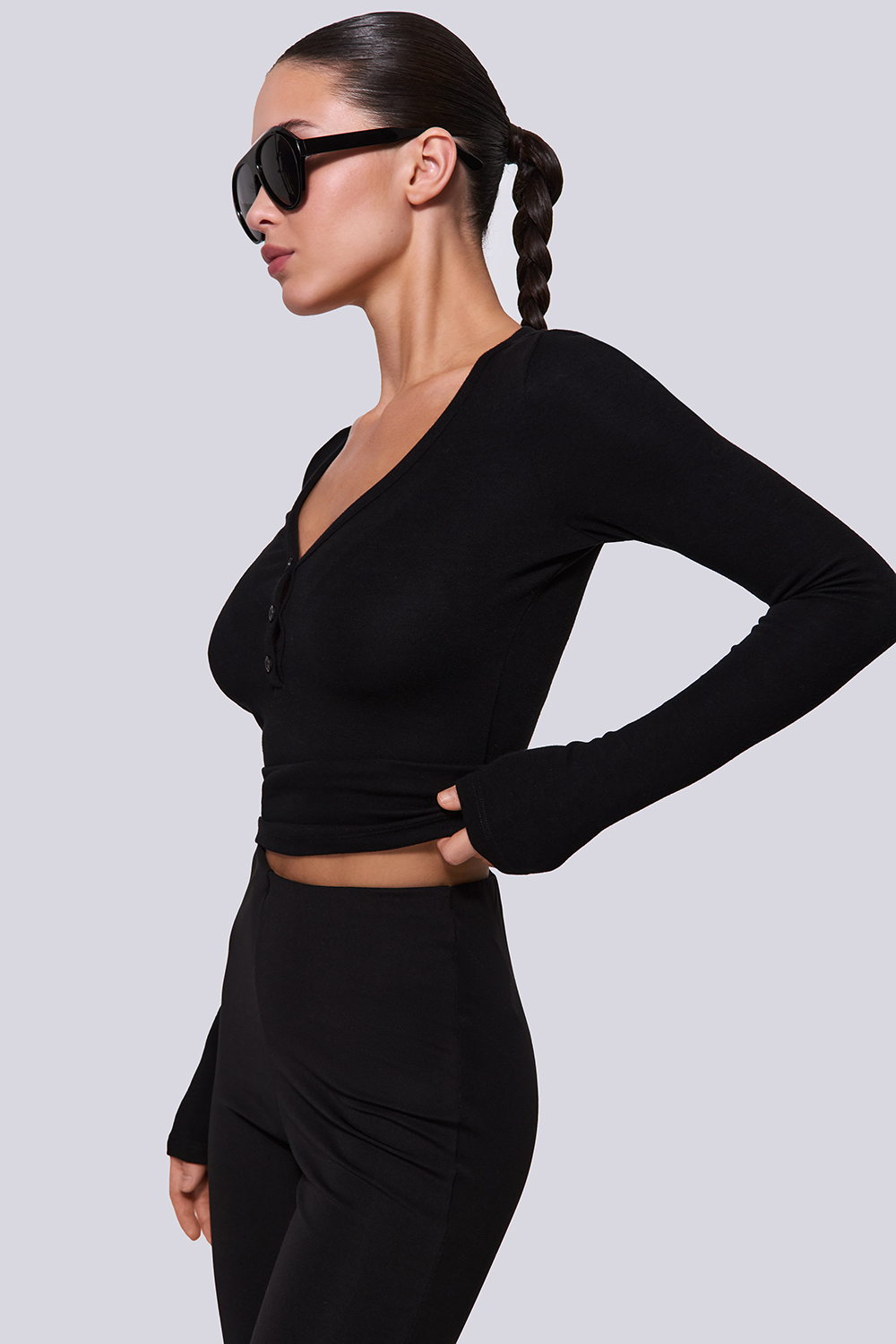 ТОП ІЗ V-ПОДІБНИМ ВИРІЗОМ