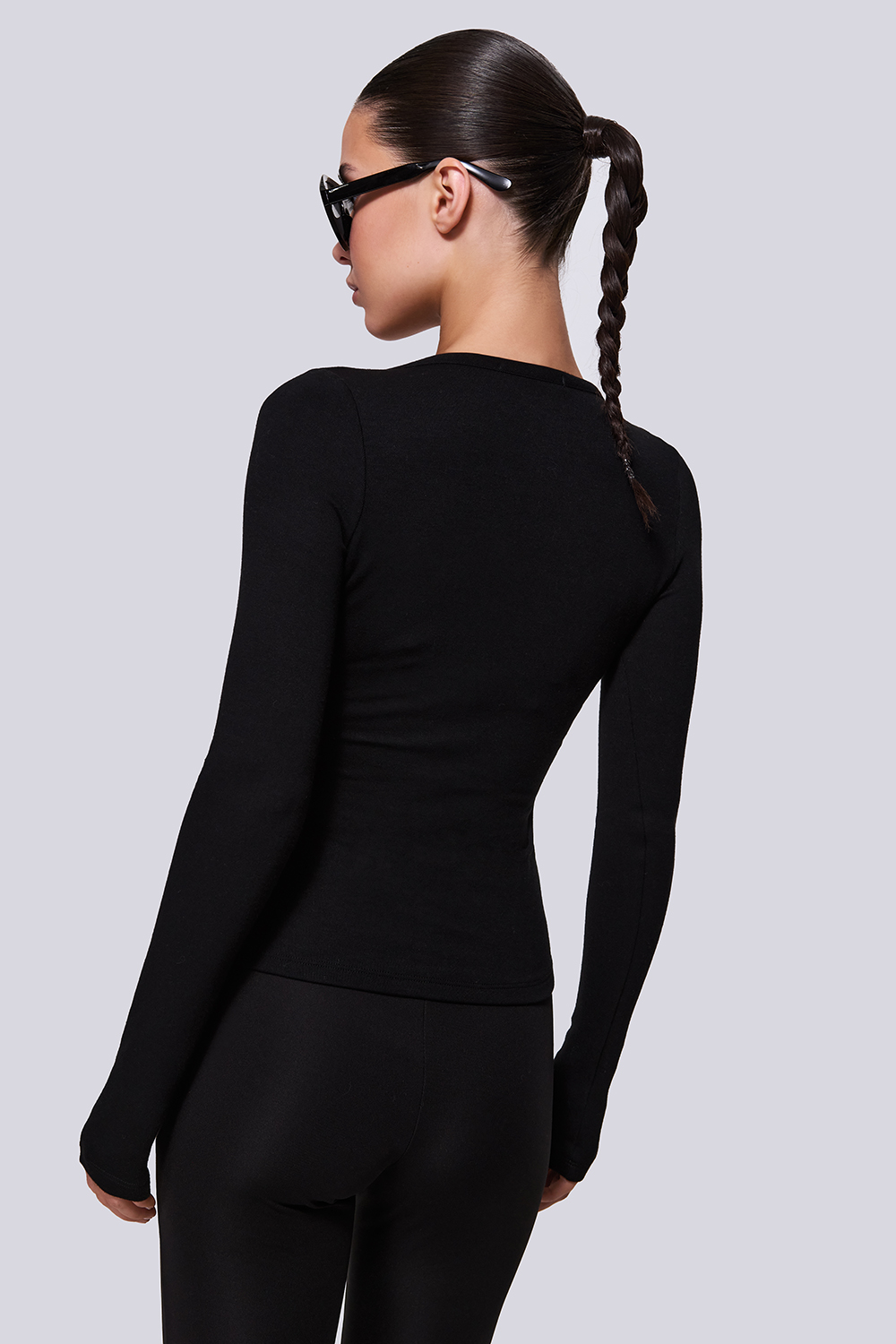 ТОП ІЗ V-ПОДІБНИМ ВИРІЗОМ