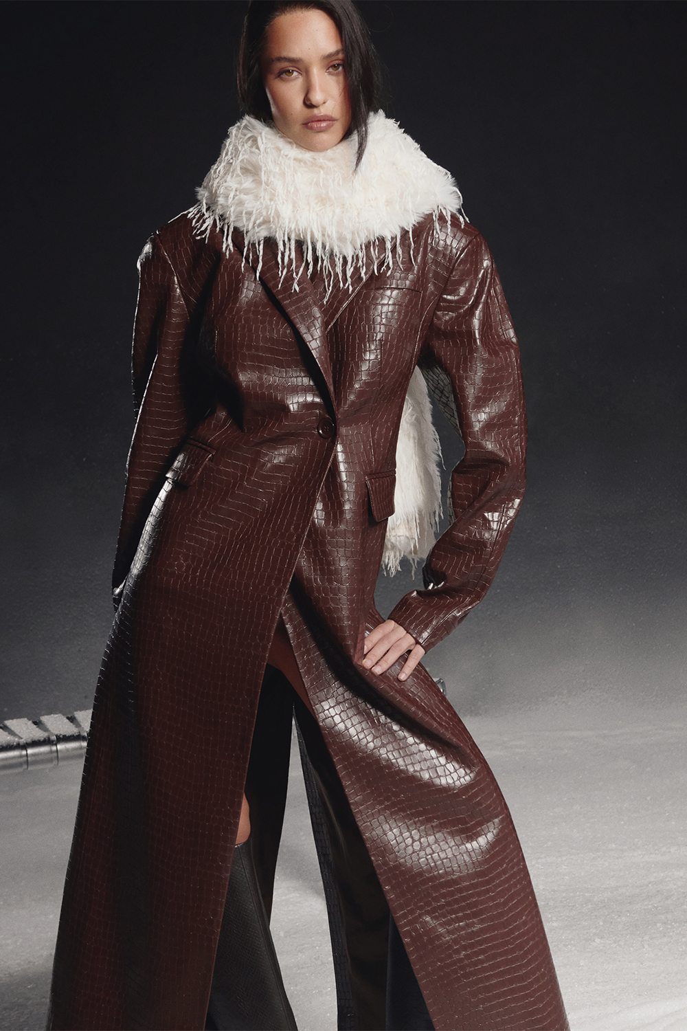 ПАЛЬТО ПРИТАЛЕНЕ З ЕФЕКТОМ КРОКОДИЛА