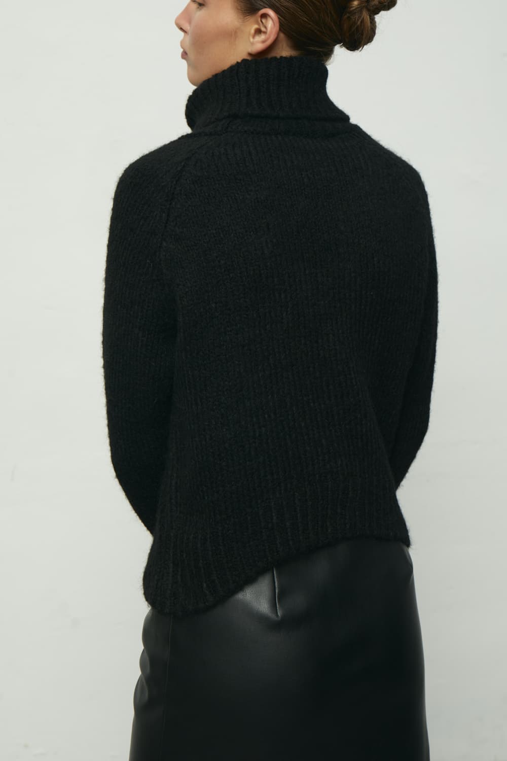 СВЕТР УКОРОЧЕНИЙ