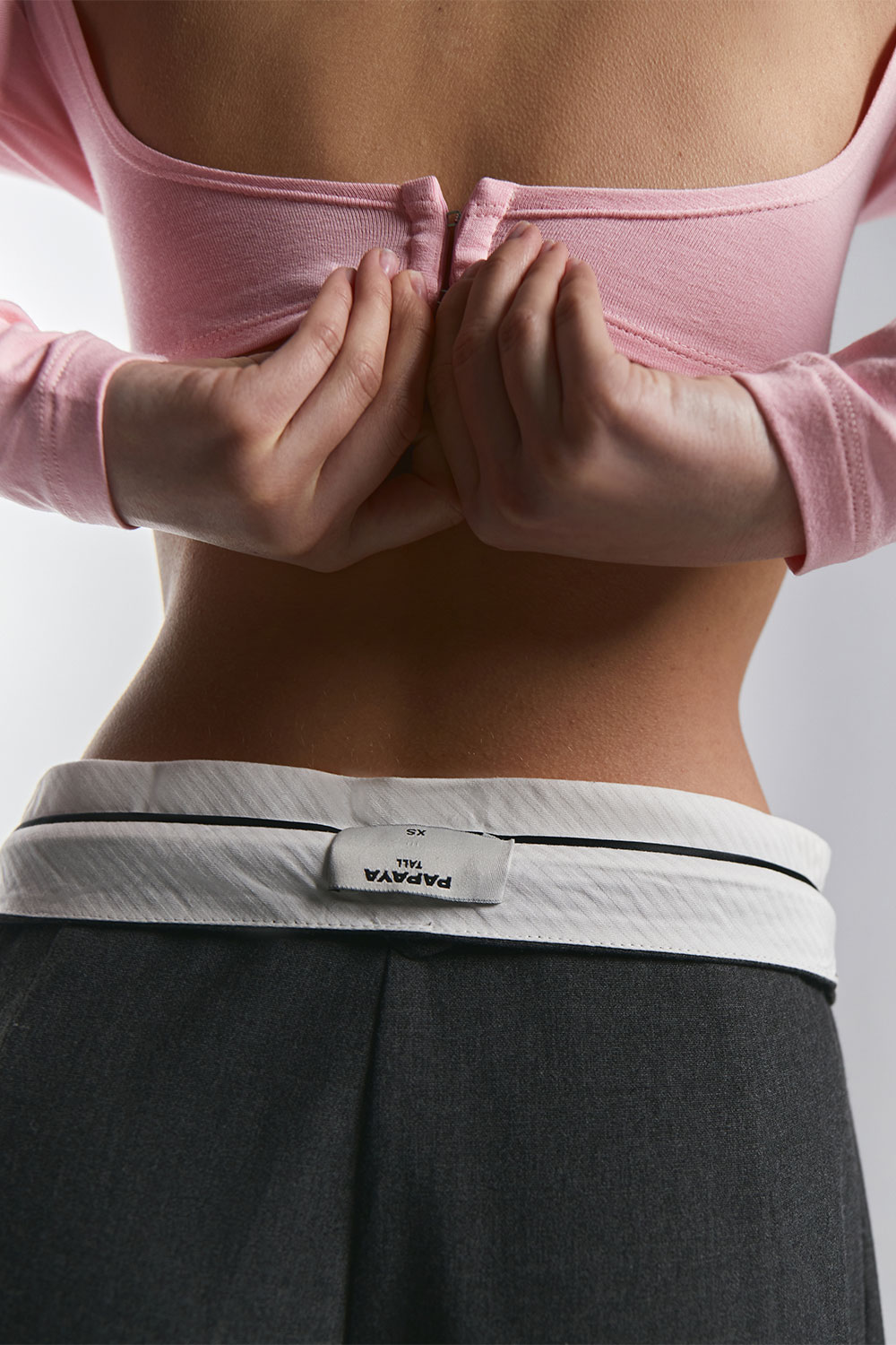 УКОРОЧЕНИЙ ТОП З ВІДКРИТОЮ СПИНОЮ