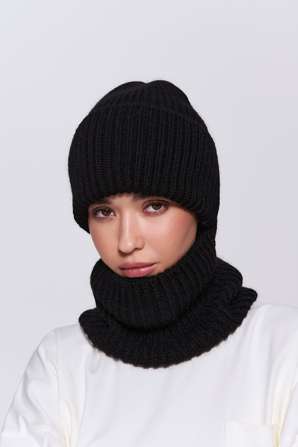 В'ЯЗАНА ШАПКА З АНГОРИ