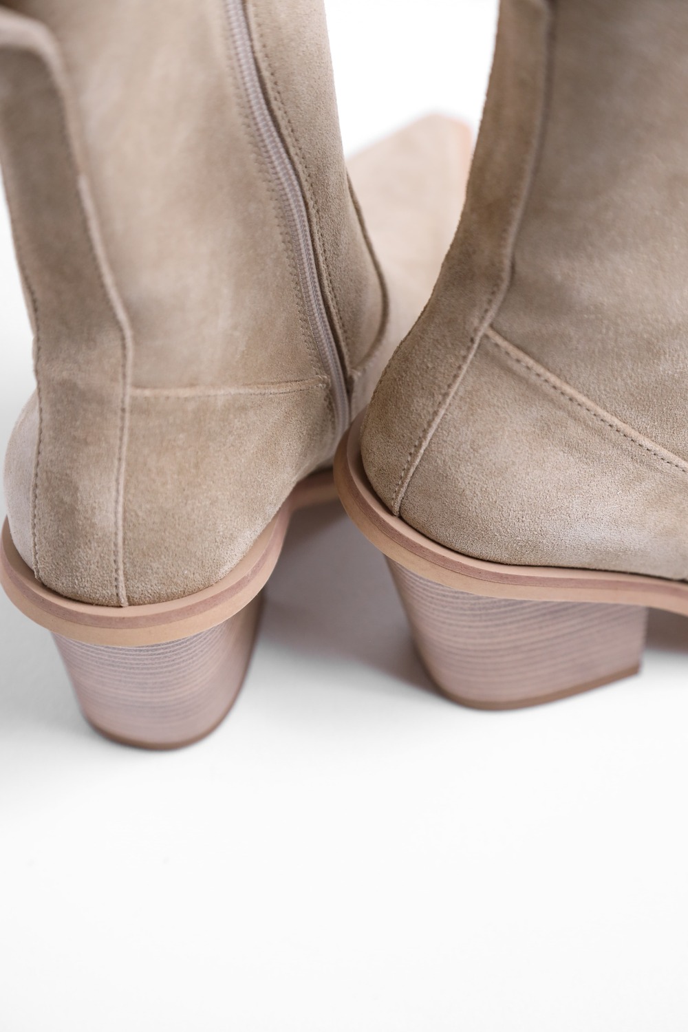 КОВБОЙКИ НА ПІДБОРАХ