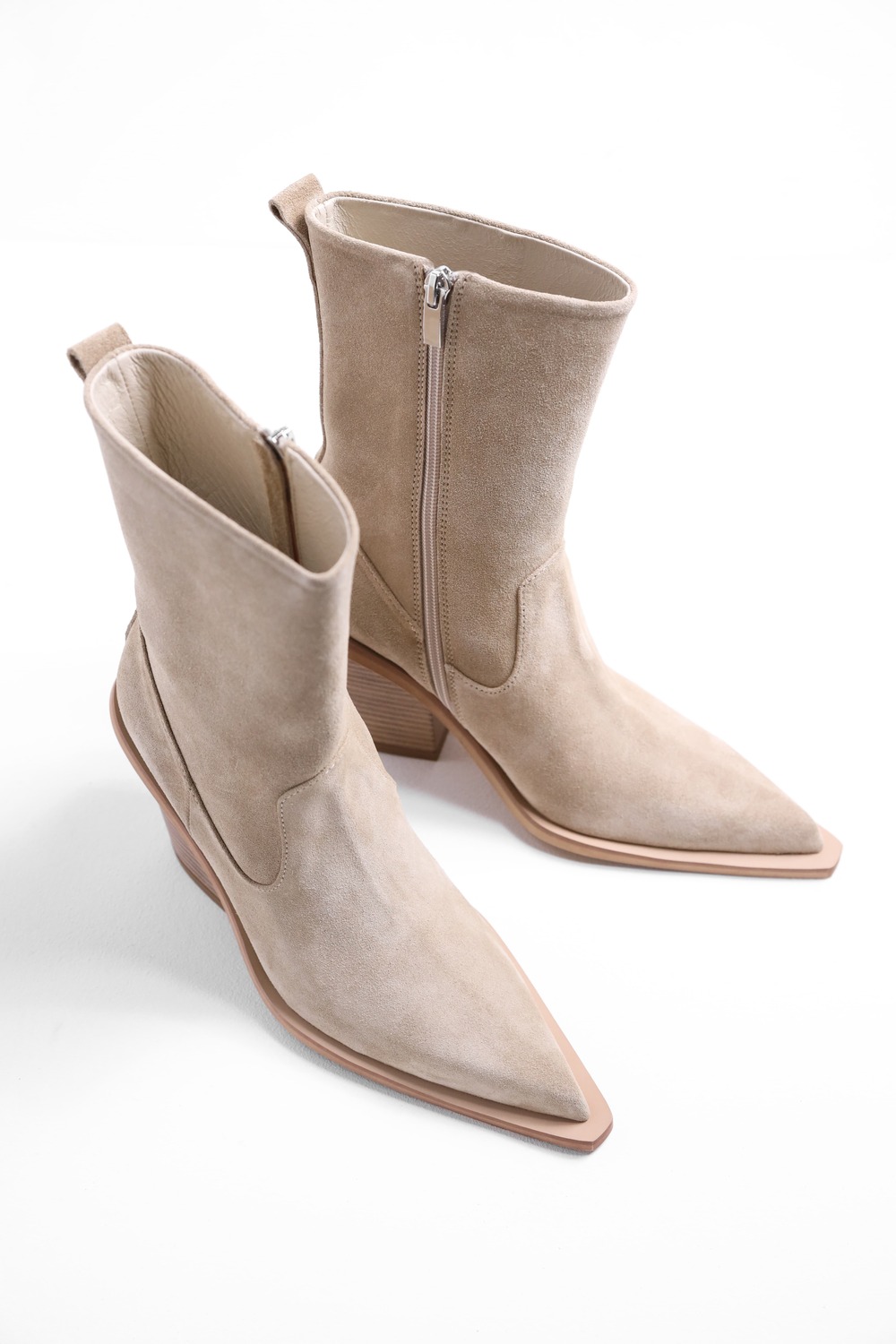 КОВБОЙКИ НА ПІДБОРАХ