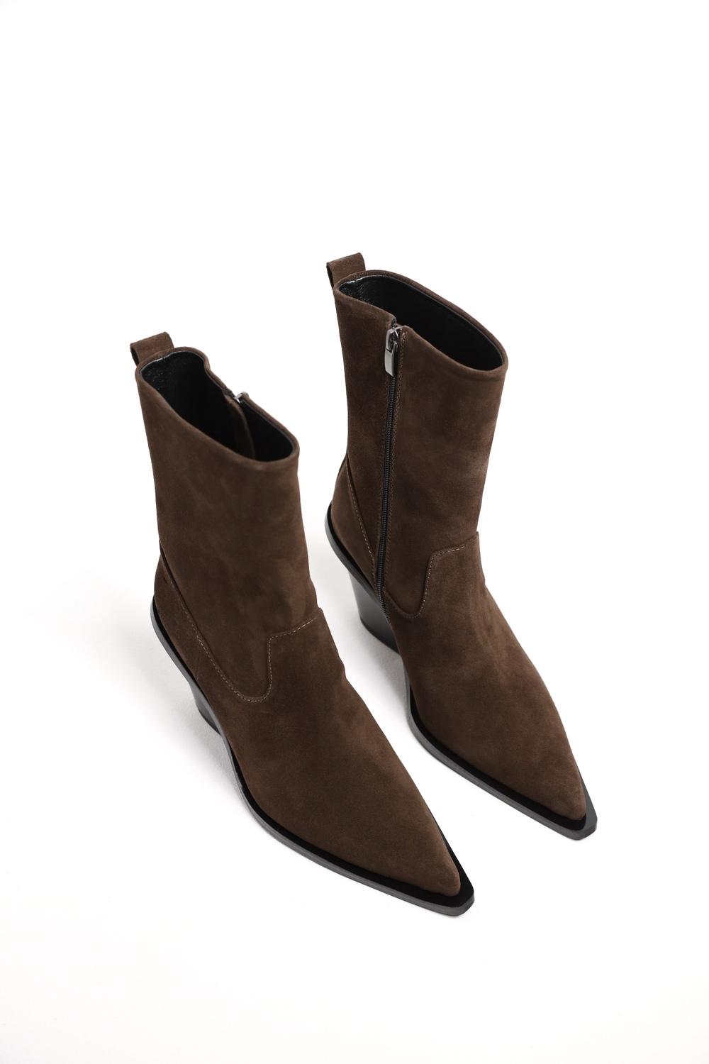 КОВБОЙКИ НА ПІДБОРАХ