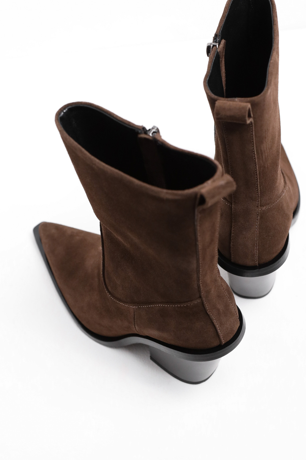 КОВБОЙКИ НА ПІДБОРАХ