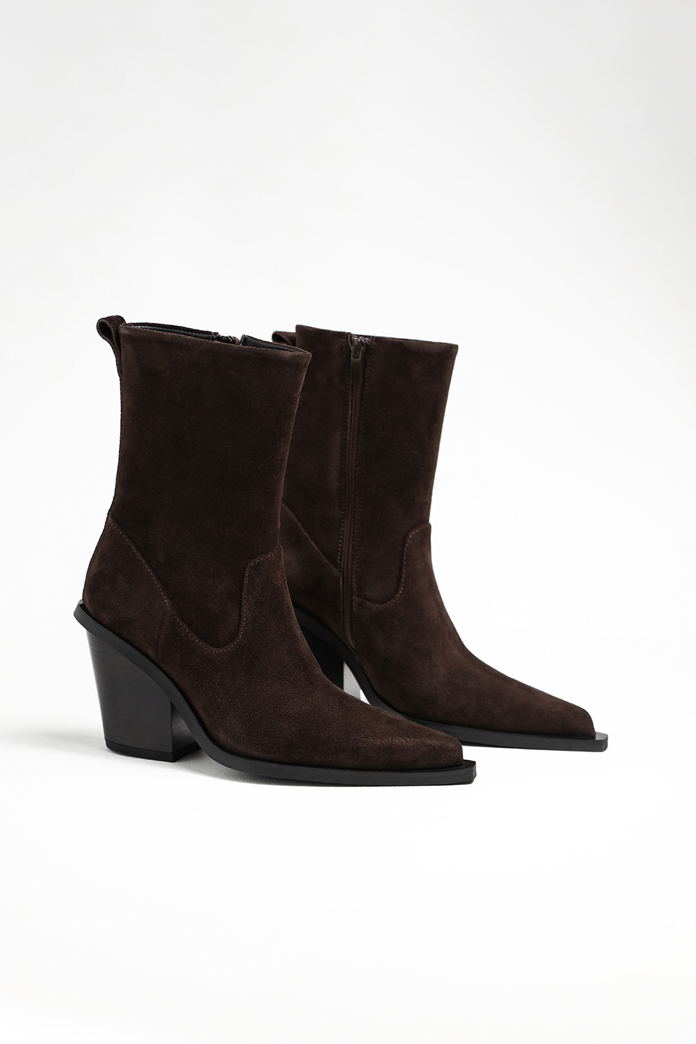 КОВБОЙКИ НА ПІДБОРАХ