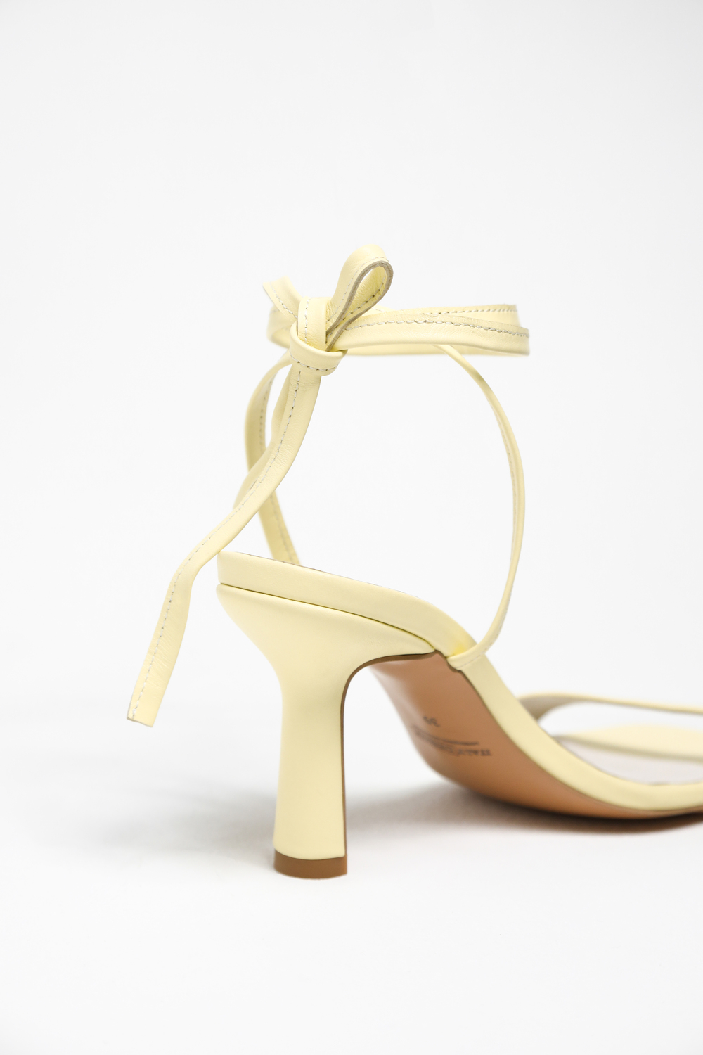 БОСОНІЖКИ НА ПІДБОРАХ