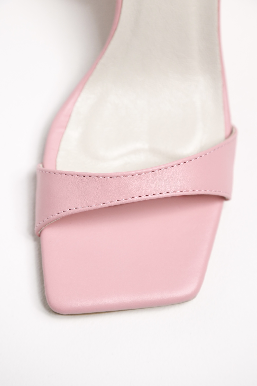 БОСОНІЖКИ НА ПІДБОРАХ