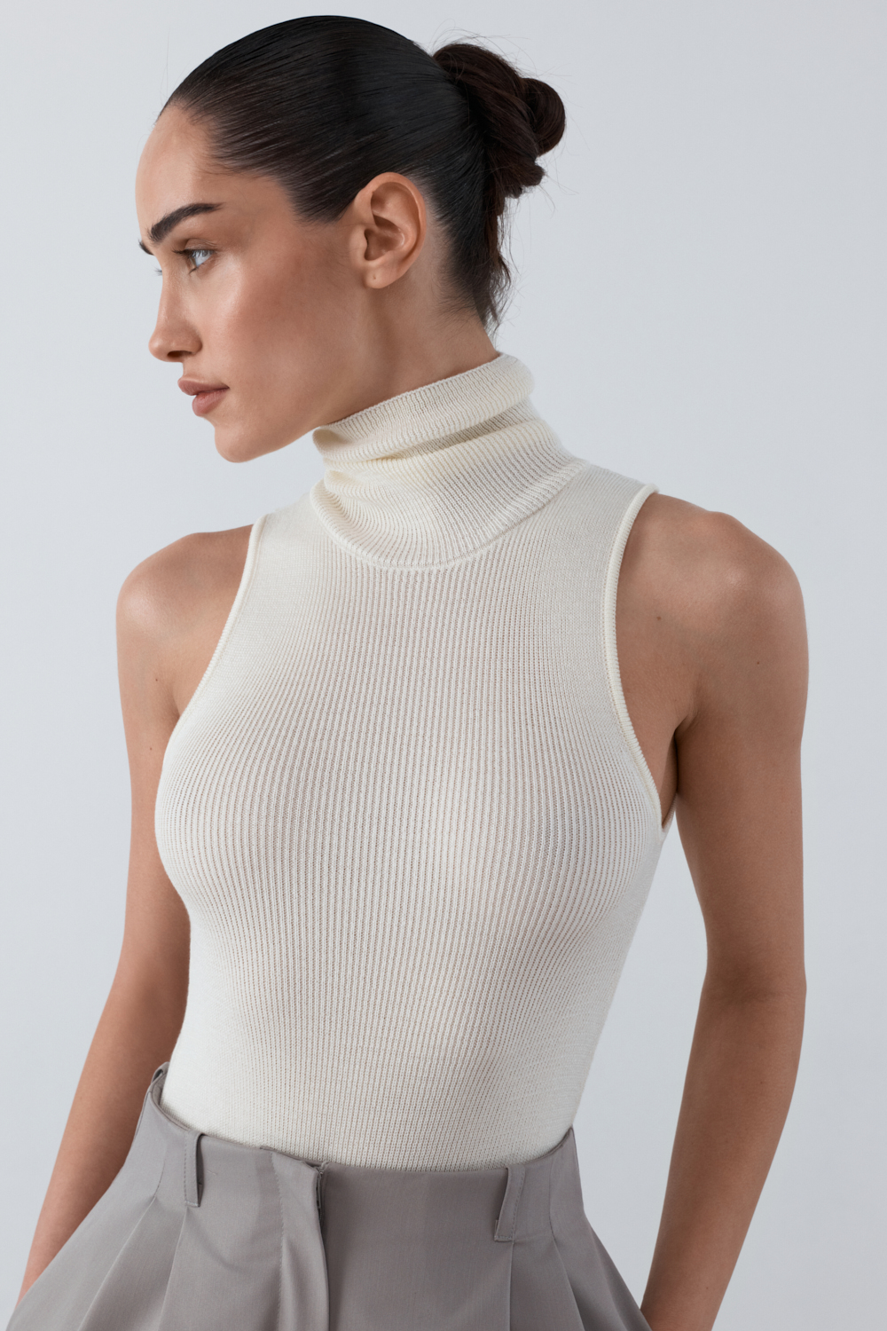 БОДІ В'ЯЗАНЕ З ВИСОКОЮ ГОРЛОВИНОЮ