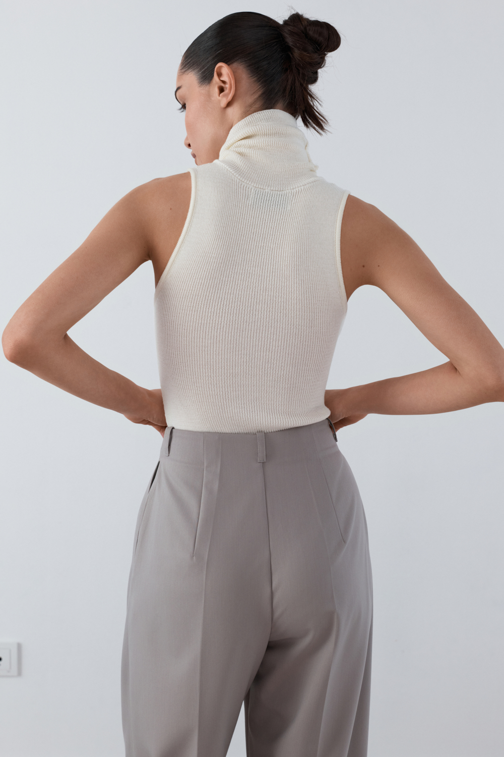 БОДІ В'ЯЗАНЕ З ВИСОКОЮ ГОРЛОВИНОЮ