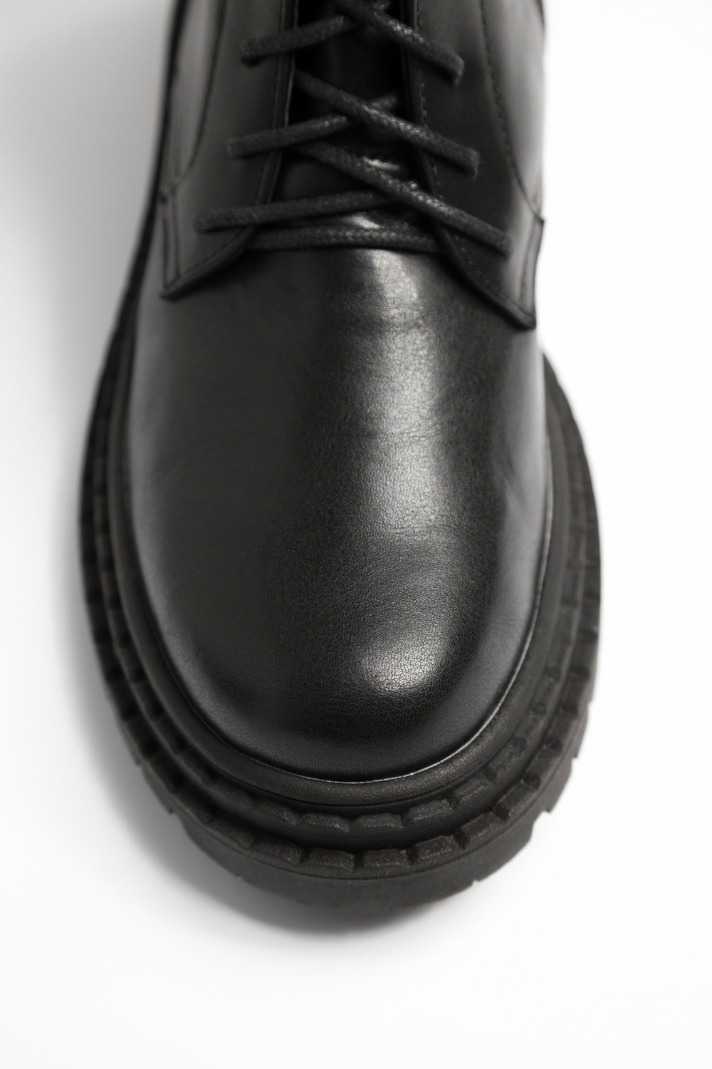 ЧЕРЕВИКИ МАСИВНІ НА ШНУРІВЦІ