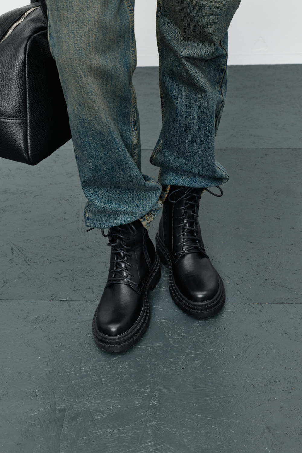 ЧЕРЕВИКИ МАСИВНІ НА ШНУРІВЦІ