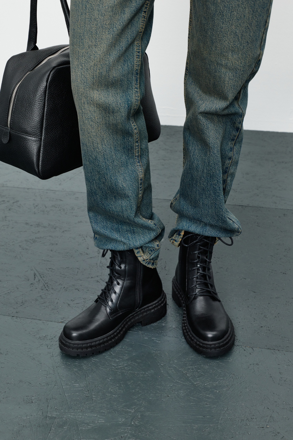 ЧЕРЕВИКИ МАСИВНІ НА ШНУРІВЦІ