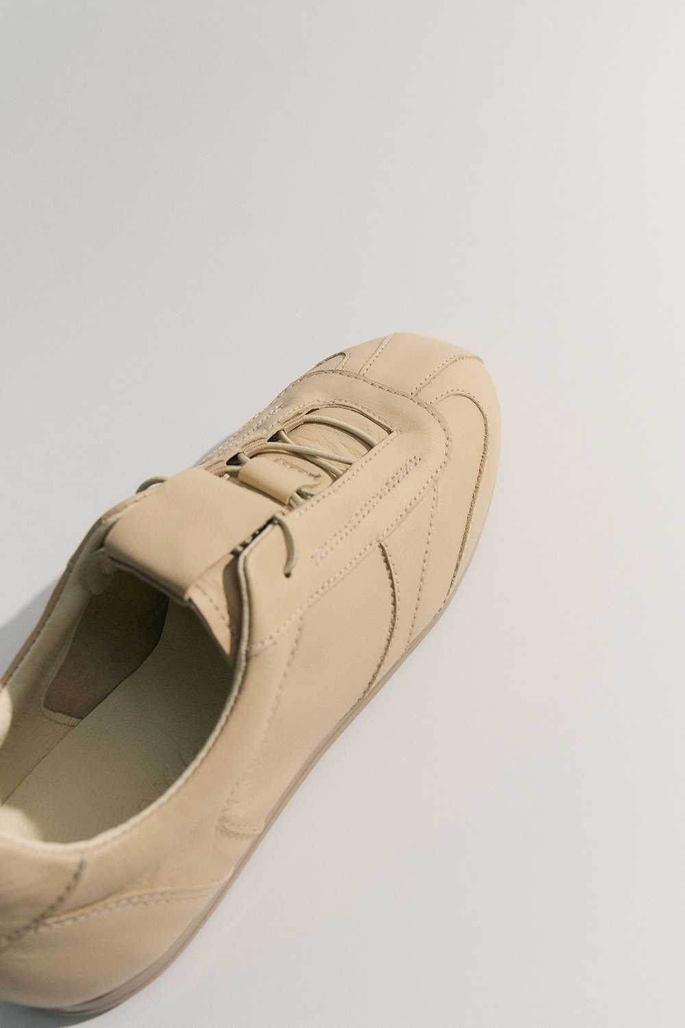 КРОСІВКИ ШКІРЯНІ НА ТОНКІЙ ПІДОШВІ