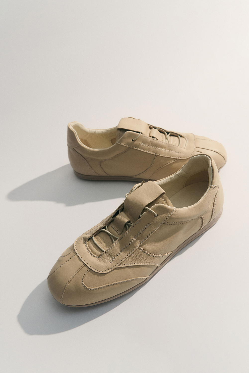 КРОСІВКИ ШКІРЯНІ НА ТОНКІЙ ПІДОШВІ