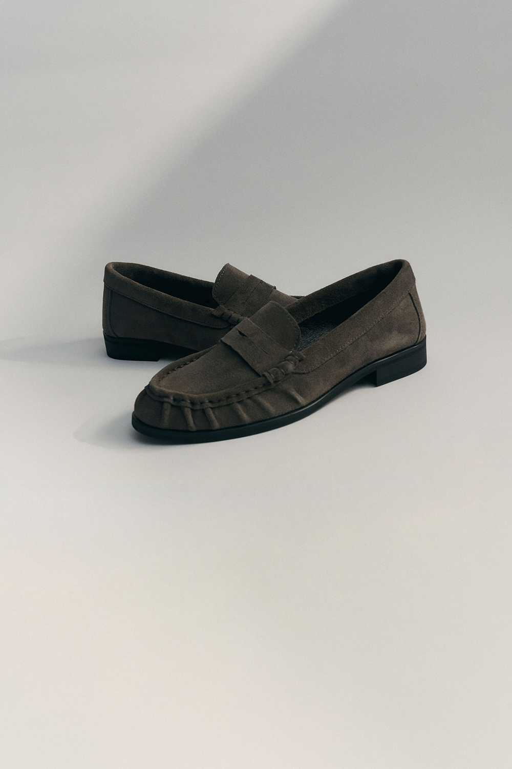 ЛОФЕРИ З АКЦЕНТНОЮ ЗБІРКОЮ