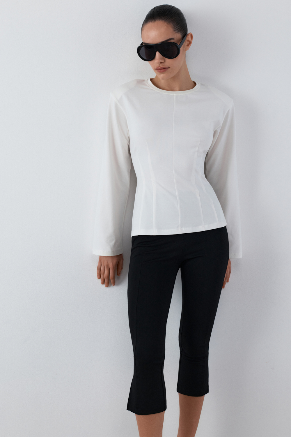 ЛОНГСЛІВ З АКЦЕНТНИМИ ПЛЕЧИМА